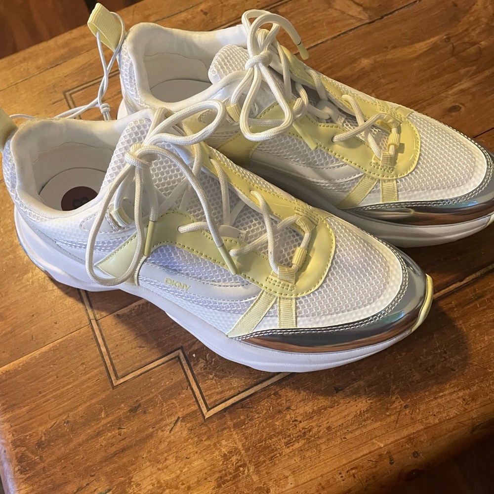 DKNY NWOT Juna Sneaker (Women) - - Picture 4 of 10